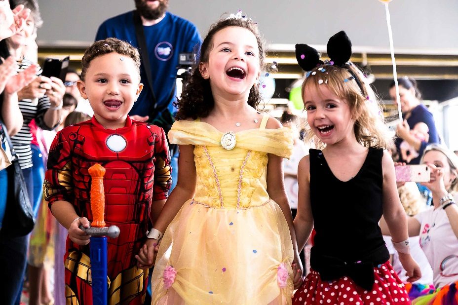 BLOCO DO SOPRO LEVA CRIANÇAS E SUAS FAMÍLIAS PARA FOLIA, COM MARCHINHAS, BARRACAS E FOODTRUCKS