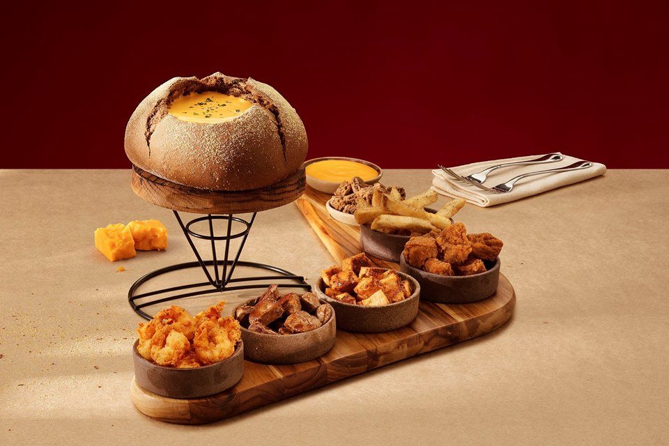 Outback lança dois sabores de fondue: queijo e chocolate