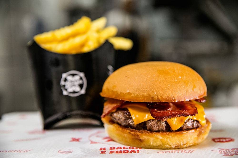 BURGER X E DECABRÓN LANÇAM HAMBURGUERES ESPECIAIS A R$ 10!!!