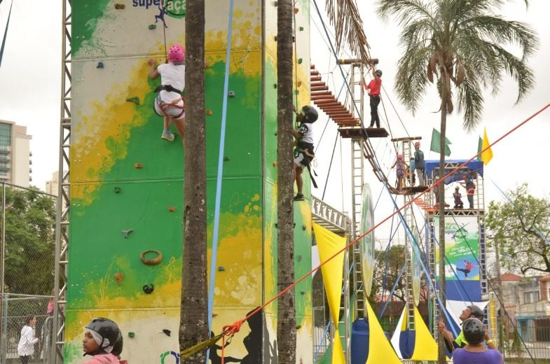 Ceret recebe evento com rapel, escalada, tirolesa, arvorismo e slackline