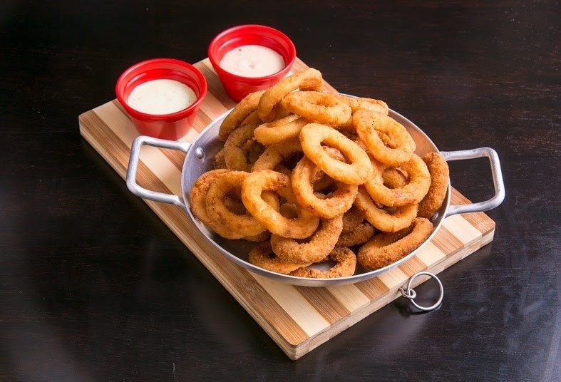 Celebre o Dia da Onion Rings no Cantagalo Burger