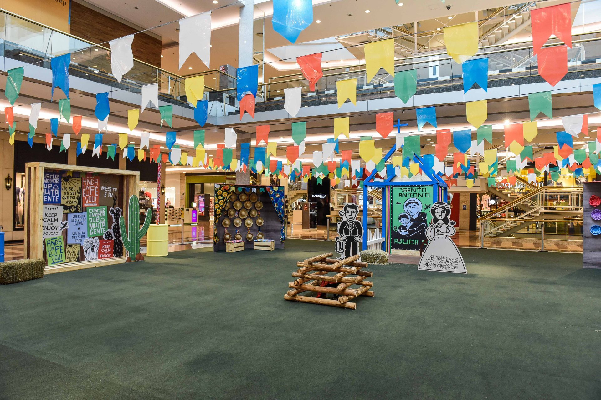 É FESTA FOTO JUNINA no Shopping Anália Franco!