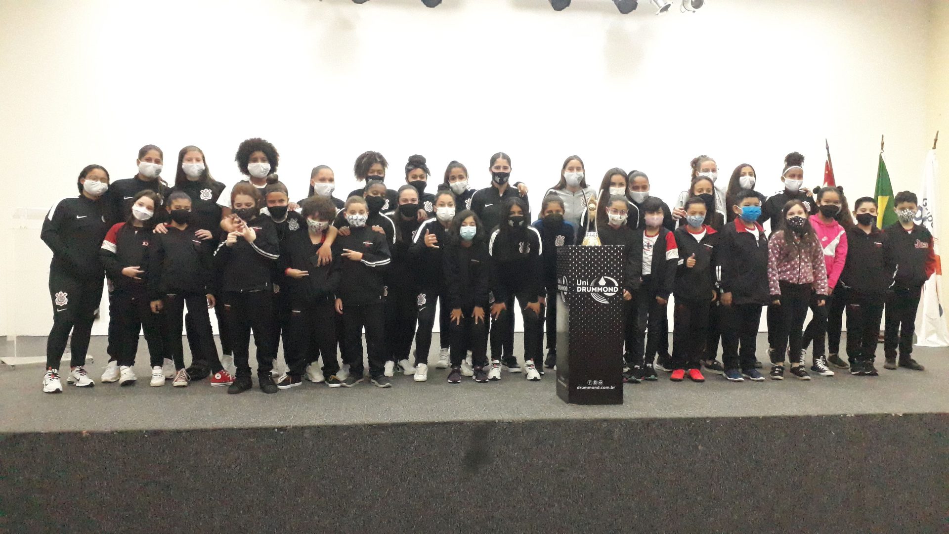 Alunas do Grupo Drummond, campeãs Futebol Feminino Sub-16