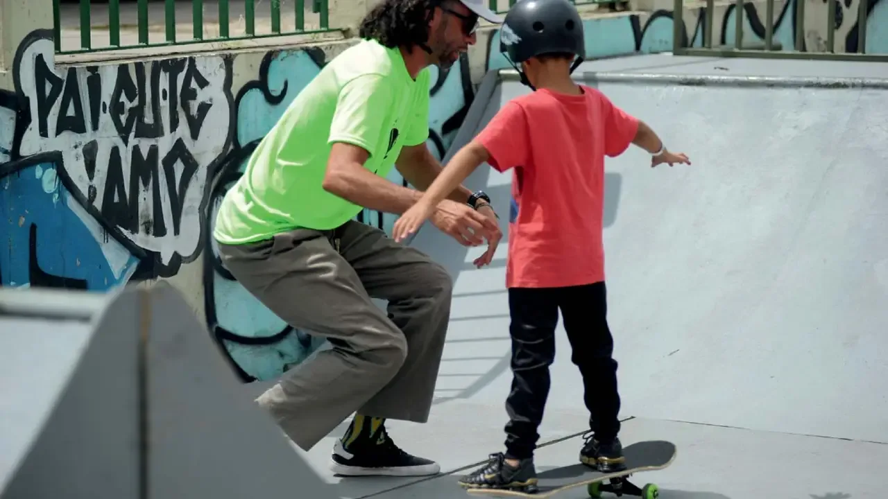 Projeto leva aulas de skate e outros esportes a parques de São Paulo