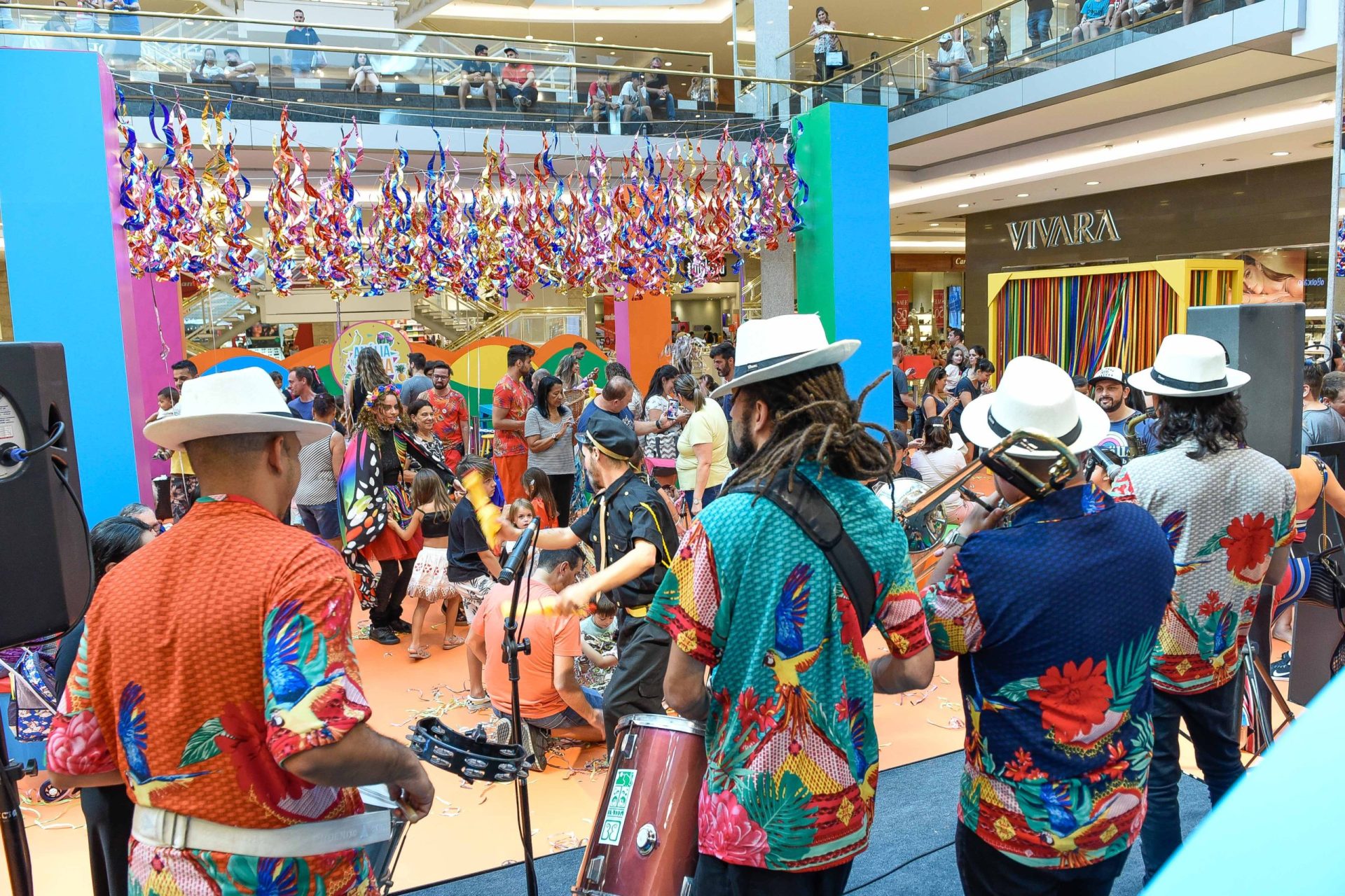 É Carnaval no Shopping Anália Franco