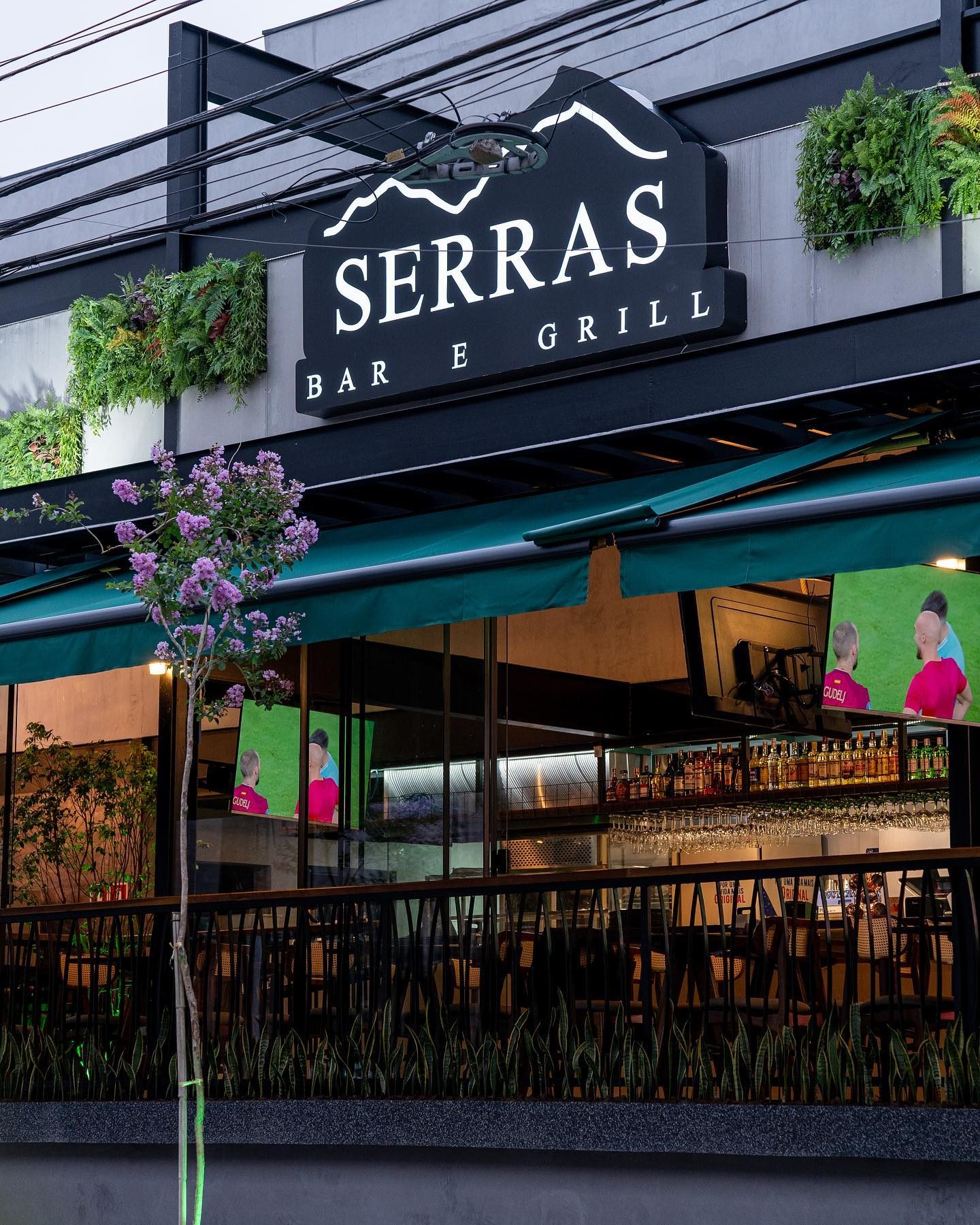 Conheça o Serras Bar e Grill