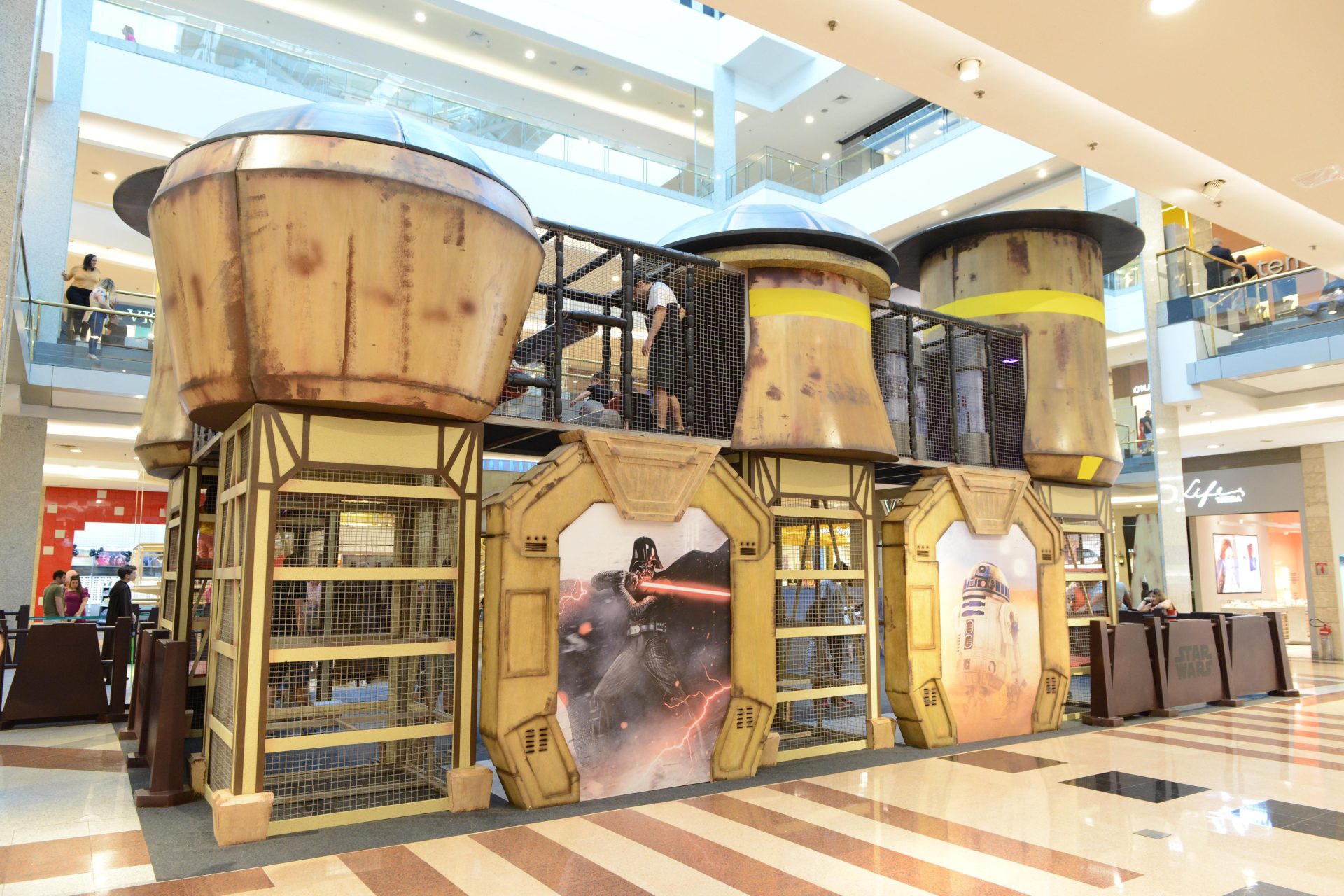 Star Wars transforma o Shopping Anália Franco em uma batalha épica