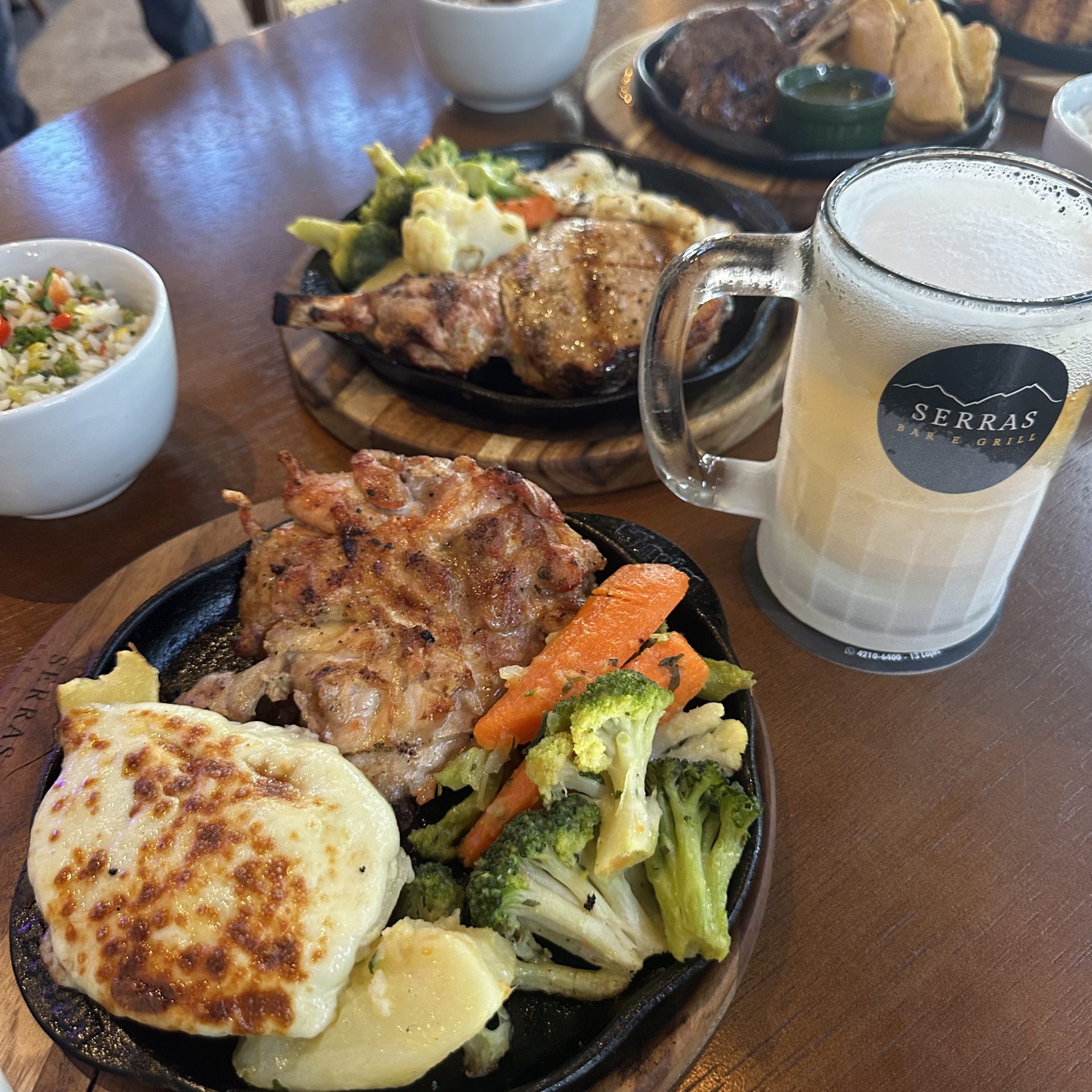 Serras Bar e Grill se consolida como ponto de encontro gastronômico no Tatuapé