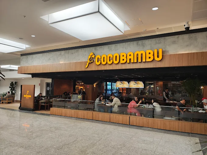 Coco Bambu consolida presença no Tatuapé com duas unidades e experiência gastronômica completa