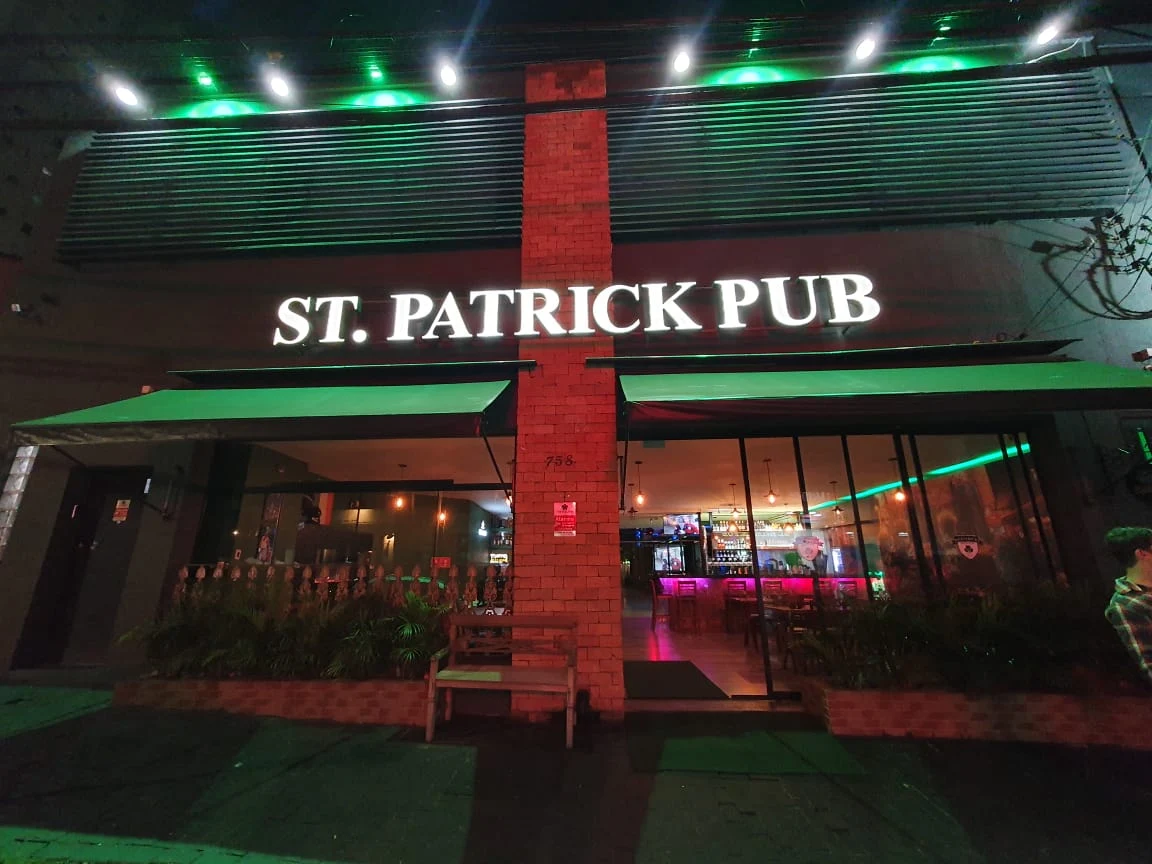 St. Patrick Pub: clima irlandês, boa música e gastronomia que conquistam o Tatuapé