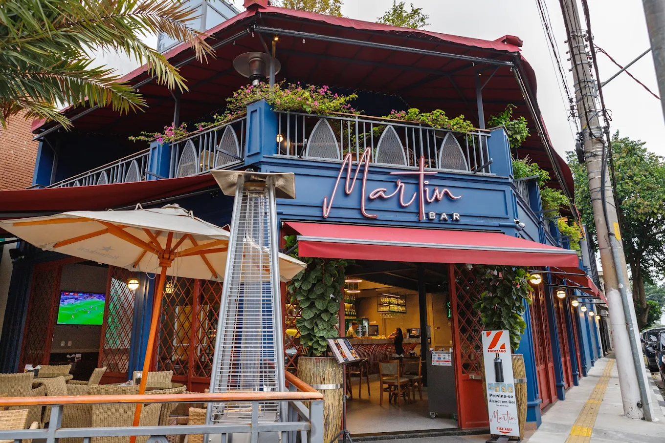 Com três andares e rooftop, Martin Bar vira destaque no cenário noturno do Tatuapé
