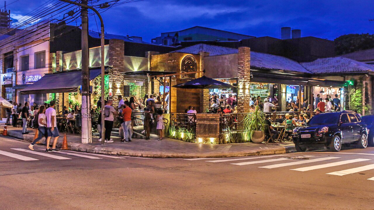 Perobah Bar Espetaria conquista o Tatuapé com cortes premium, drinks criativos e ambiente acolhedor