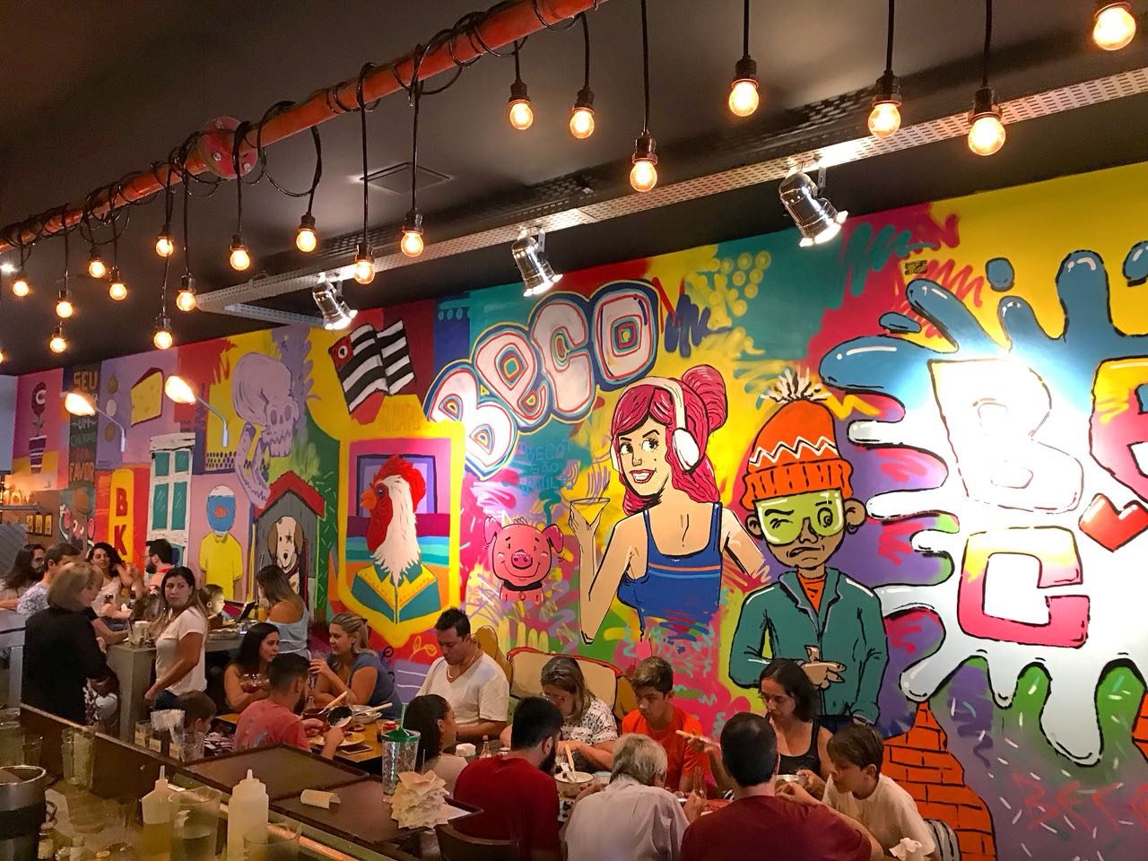 Beco São Paulo: gastronomia urbana, arte e bons drinks viram ponto de encontro no Tatuapé