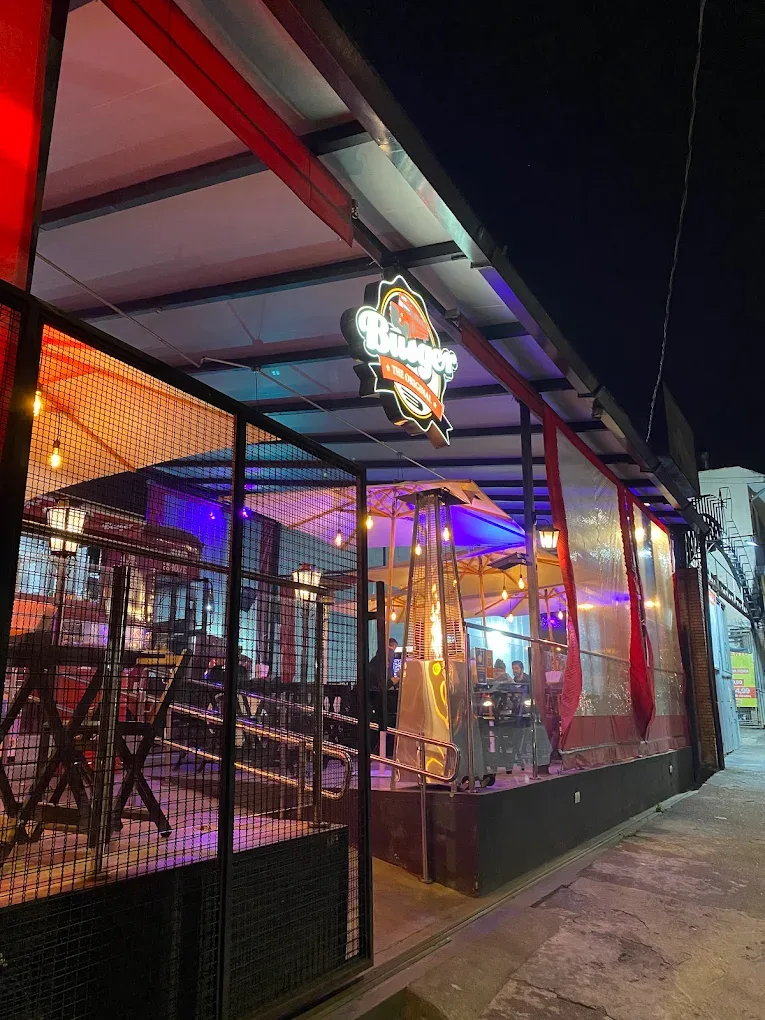 Busger aposta em conceito criativo e vira point gastronômico no Tatuapé