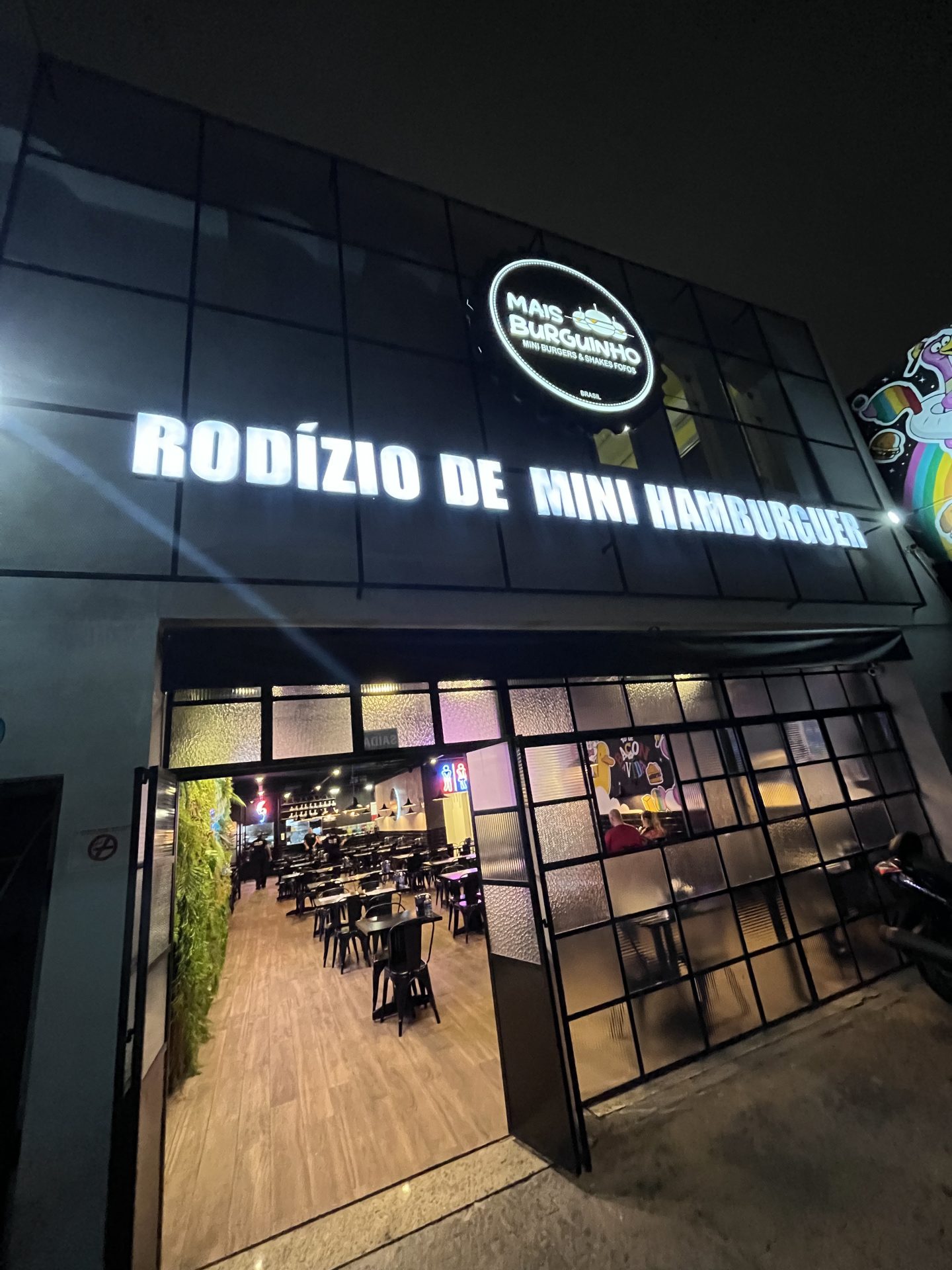 Mais Burguinho aposta em rodízio de mini burgers e vira point descontraído no Tatuapé