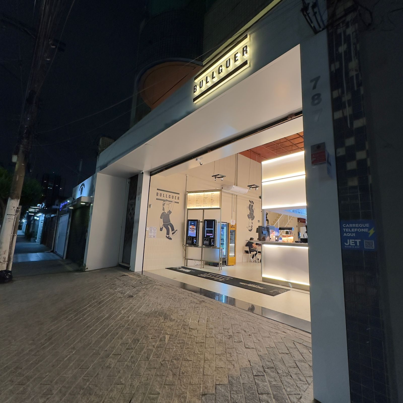 Bullguer: smash burgers conquistam o público no Tatuapé
