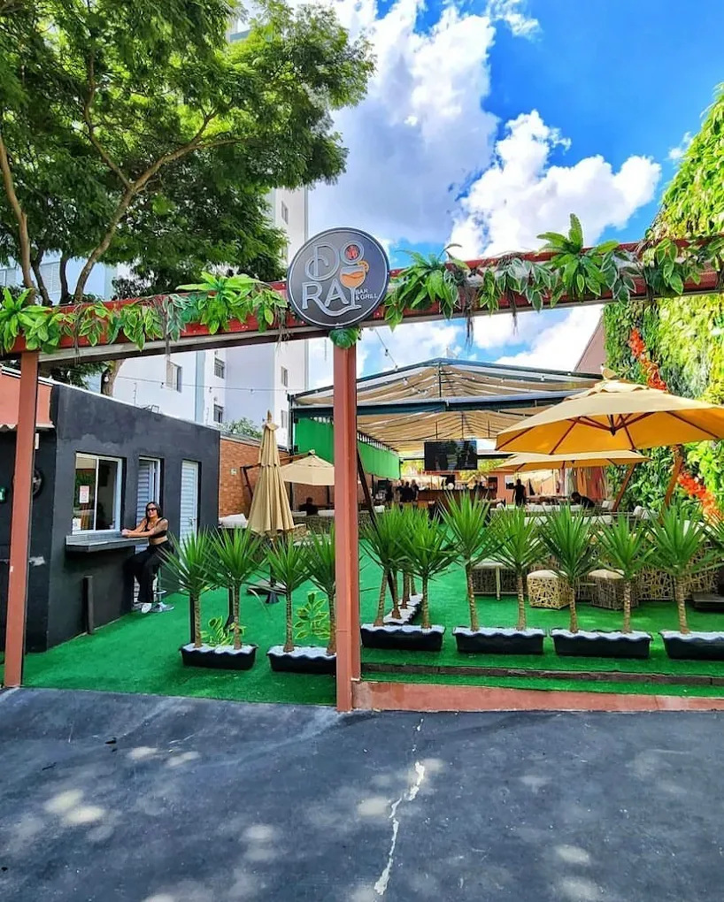 Dora Bar conquista o Tatuapé com comida caprichada, clima vibrante e música ao vivo