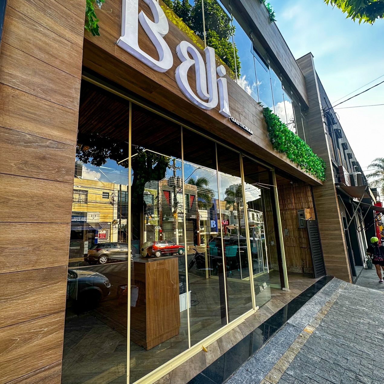 Bali Gastrobar: o novo point do Tatuapé que mistura gastronomia, drinks e experiência noturna