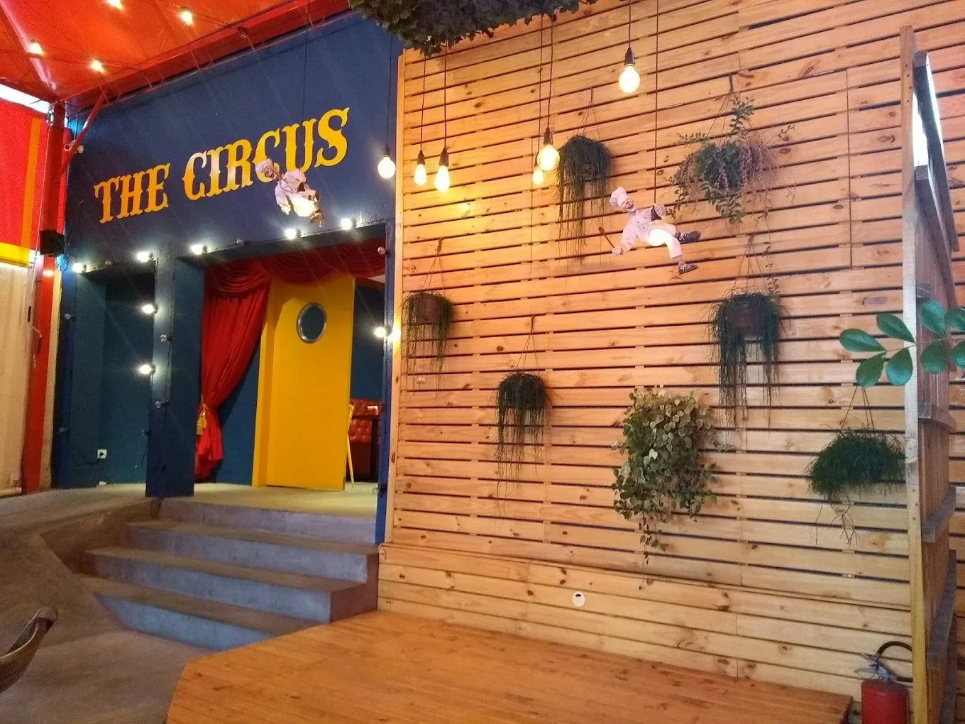 Já imaginou comer em um verdadeiro circo? Conheça a The Circus Burgers no Tatuapé