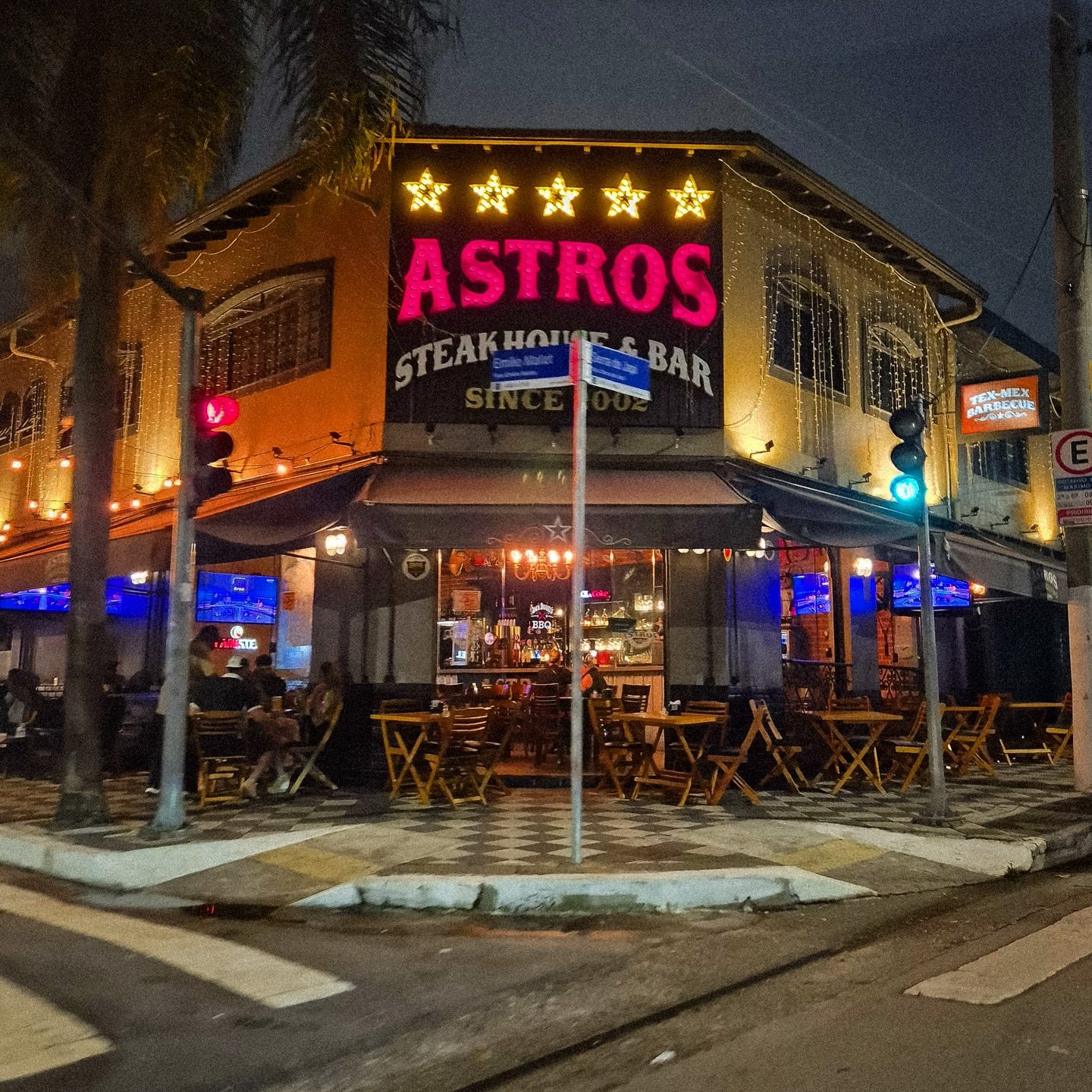 Procurando um bar clássico no Tatuapé? O Astros Bar continua sendo uma das melhores escolhas do bairro