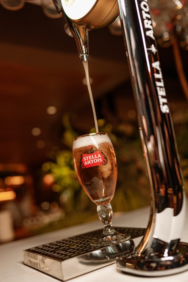 Stella Pure Gold ganha versão em barril e estreia em restaurantes de São Paulo